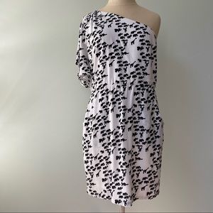 Arc & co Animal One Safari White Black Shoulder Dress